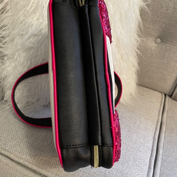 Betsey Johnson Travel Makeup Bag With Pink Bow - Picture 3 of 9